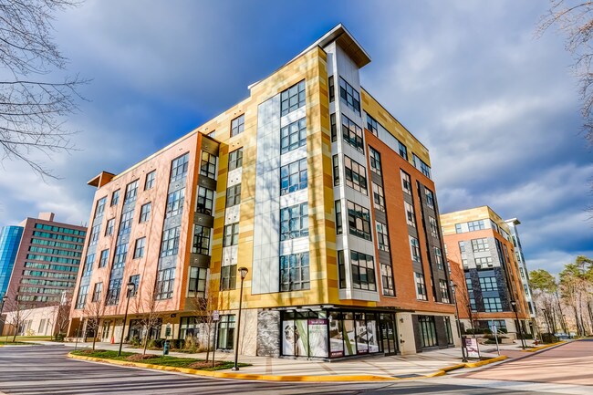 The Julian at Fair Lakes Apartamentos