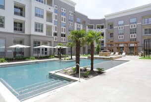 Echelon at The Summit Apartments