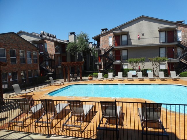3939 Rosemeade Apartments