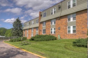 Shamrock Court Apartments