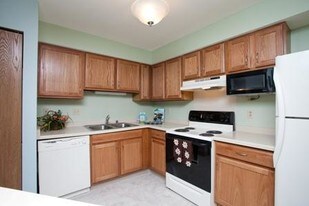Fairways of Naperville Apartments