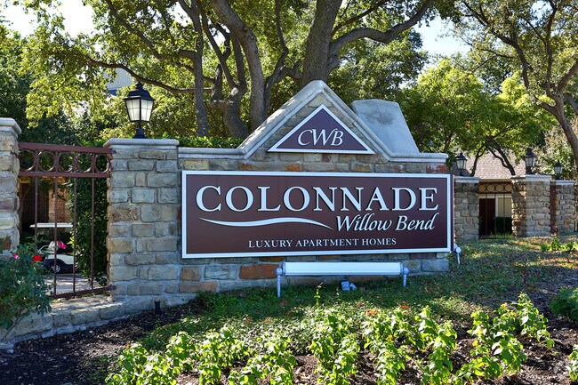Colonnade at Willow Bend Apartments
