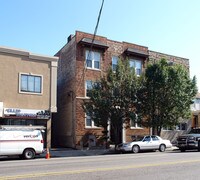 7700 Kennedy Blvd W. Apartments