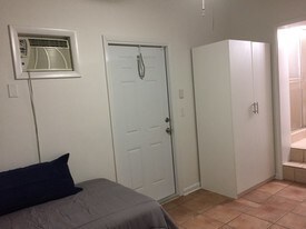 8200 SW 25th St Miami FL Apartments