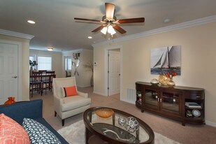 Fairfield Courtyard at Middle Island Apartments
