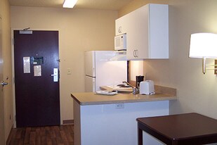 Furnished Studio – Peoria - North