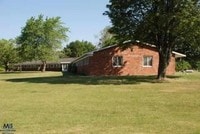 2738 Golf Course Rd Apartments