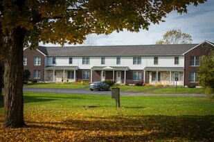 35 Canterbury Woods Street Queensbury NY Apartments