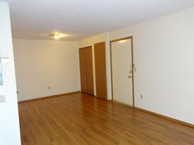 2213 E Macs Ct Springfield MO Apartments
