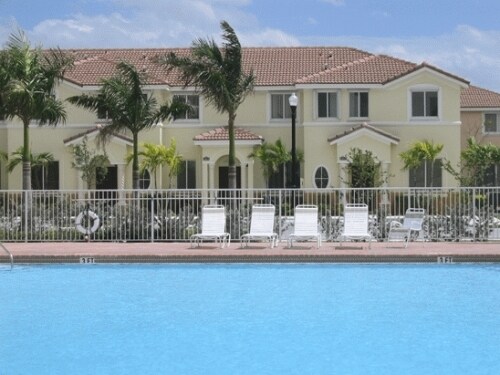Palm Breeze at Keys Gate Apartments