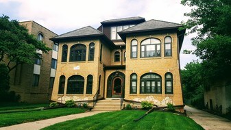 4226 W Highland Blvd Milwaukee WI Apartments