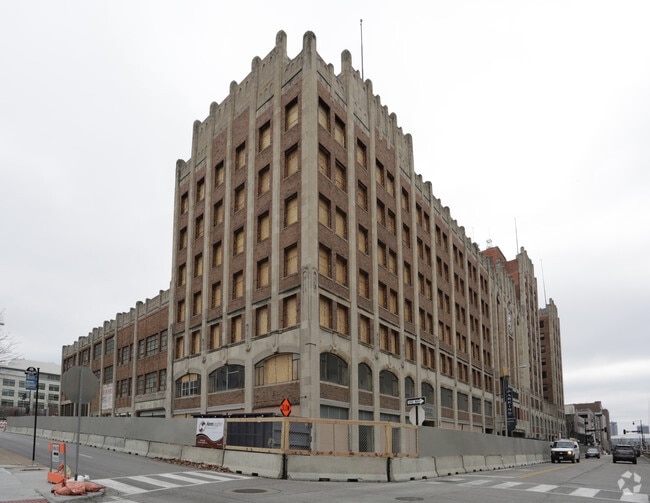East 9 At Pickwick Plaza Apartments