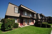 Chateau Nederland Apartments