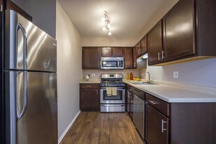 The Greenway at Carol Stream Apartments