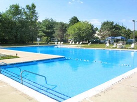 Fox Meadow Apartments & Townhomes