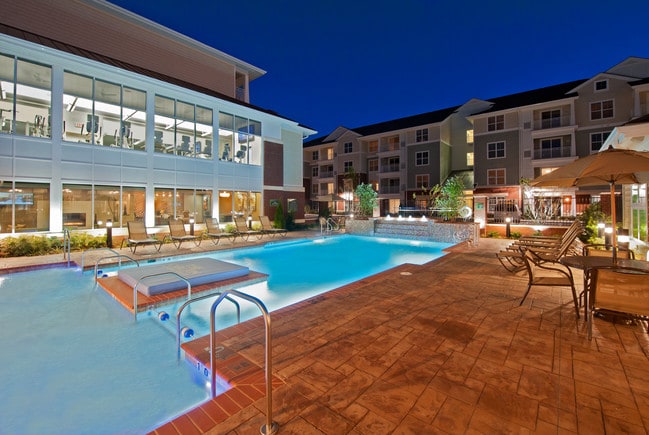 The Carlton at Greenbrier Apartments