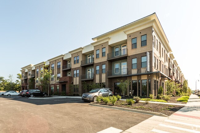 The Luxe at Indian Lake Village Apartments