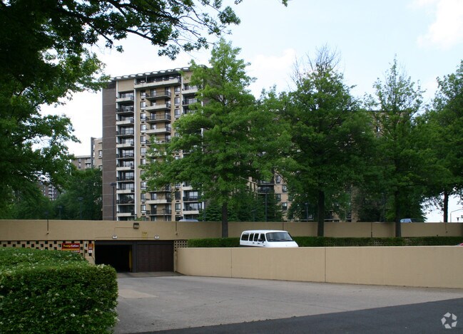 Towers at Wyncote Apartments