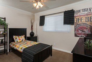 Summer Crest Apartments in Anaheim, CA