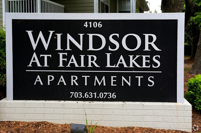 The Windsor at Fair Lakes Apartments