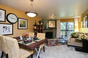 Centrepointe Greens Apartments