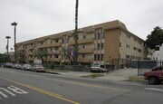 Hollywood Royale Apartments