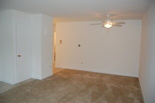140 E Lake St Elmhurst IL Apartments