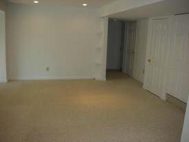 6126 Glen Oaks Ct West Springfield VA Apartments