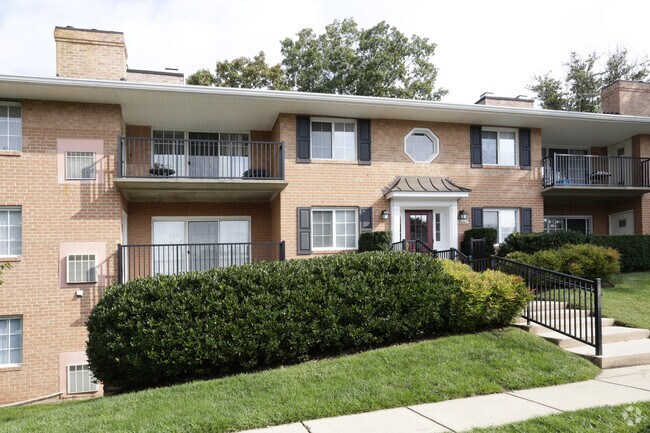 Fairfax Square Apartamentos