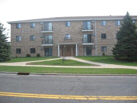 2330 Chestnut St West Bend WI Apartments