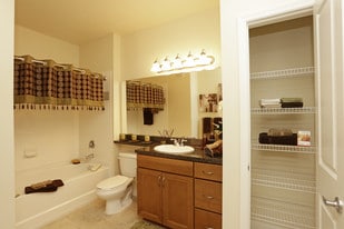 Colonial Grand at Lake Mary Apartments