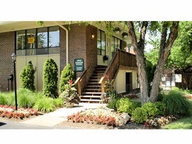 The Oaks on Bonhomme Apartments