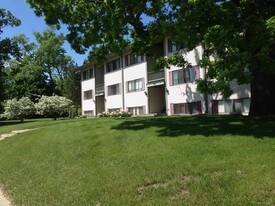 726 Grand Ave Waukegan IL Apartments