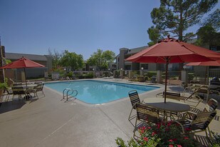 Allanza at The Lakes Apartments