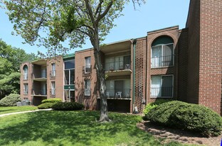Reisterstown Square Apartments