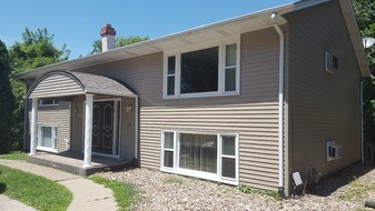 1131 8th Ave Silvis IL Apartments