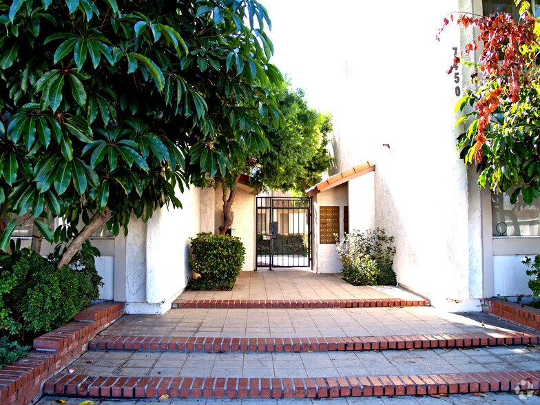 Pinecrest Apartments Rentals Buena Park, CA
