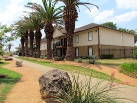 Casa Palmas Apartments