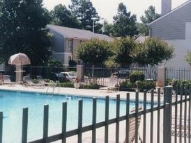 Poplar Place Townhomes Apartments