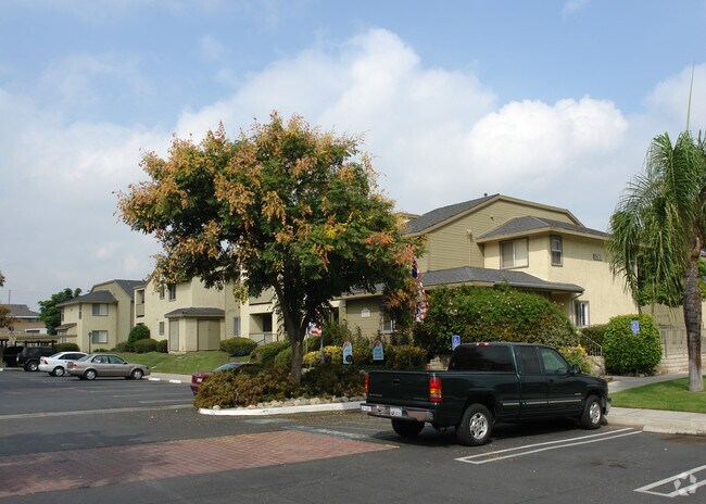 Lincoln Park Apartments