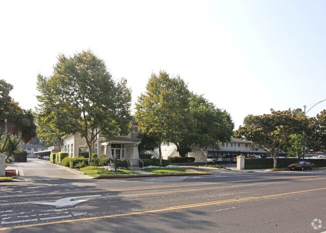 eaves Creekside Apartments