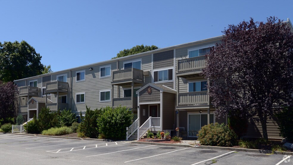 Bayside Country Club Apartments Warwick, RI Apartments