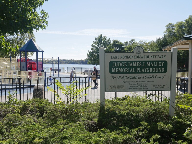 Brookwood on the Lake Apartments Rentals Ronkonkoma, NY