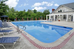 River Oak Apartments