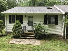 127 Separatist Rd Mansfield CT Apartments