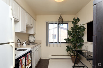 Manor Park Apartments Rentals - Eastlake, OH | Apartments.com