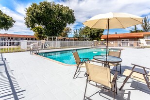 Crystal Lakes Apartments