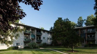 Pinewood Plaza Apartments