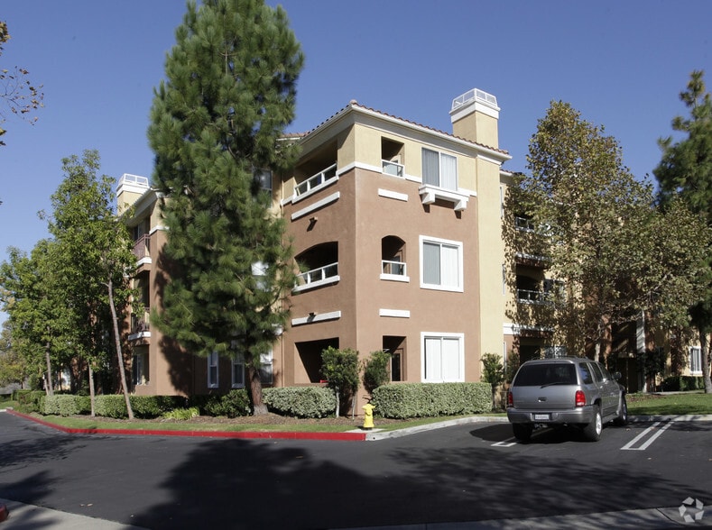 Las Flores Apartment Homes Rentals Rancho Santa Margarita, CA