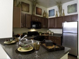 Lincoln Park at Trinity Bluff Apartments